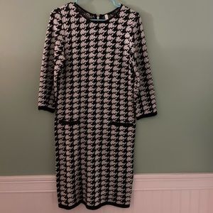 Size Medium houndstooth dress with pockets
